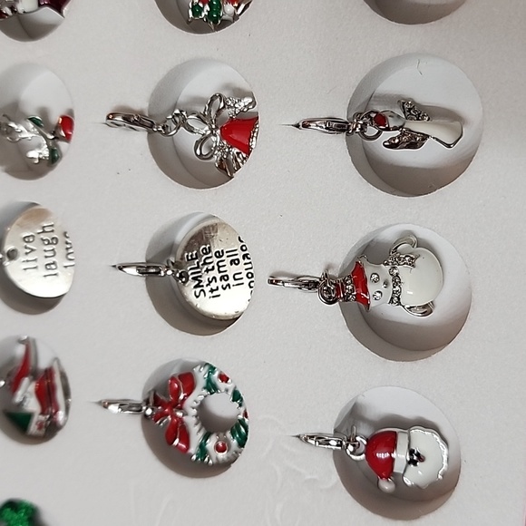 Jewelry advent calendar 22 charms, necklace & bracelet! - Picture 3 of 3